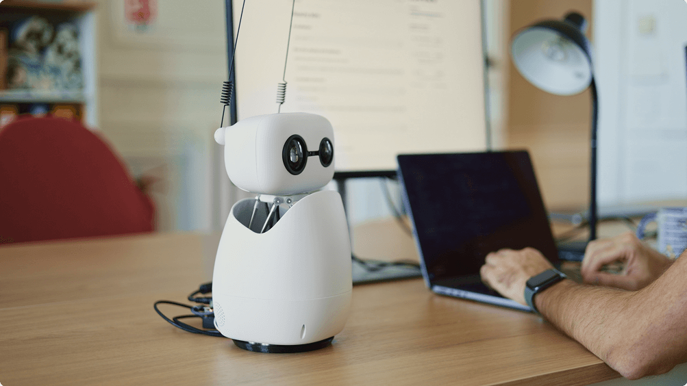 Reachy Mini, i robot desktop open source per sviluppatori di Hugging Face