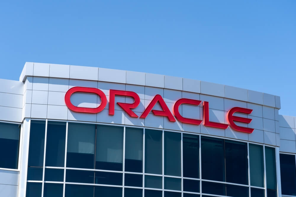 OpenAI: contratto da 300 mld di dollari con Oracle per acquistare potenza di calcolo su cloud