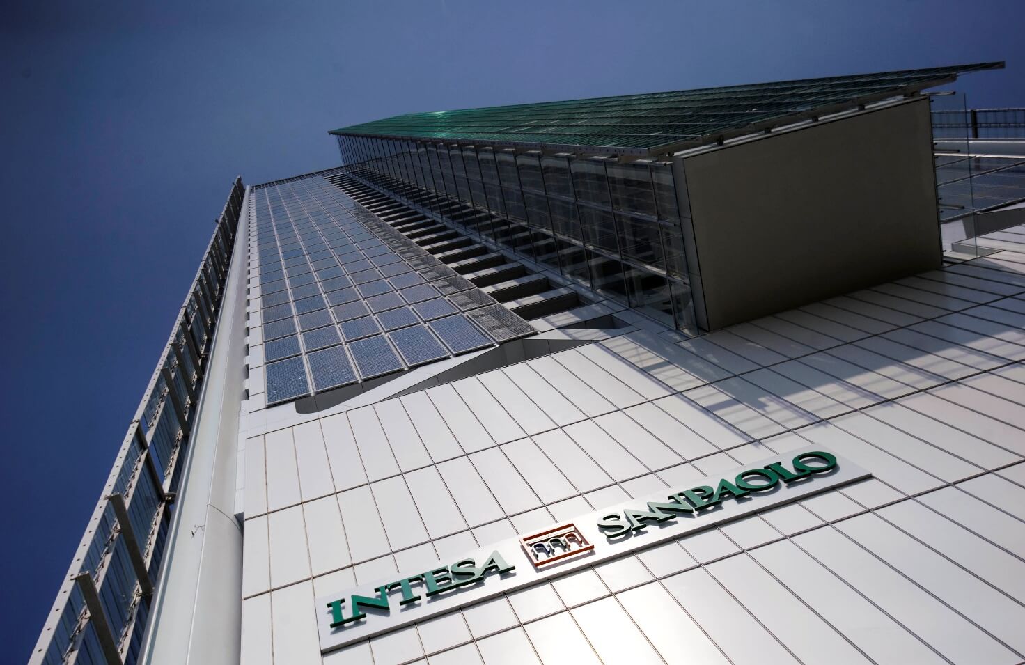 Intesa Sanpaolo si rinnova con la Gen AI. Ecco tutti i progetti in corso