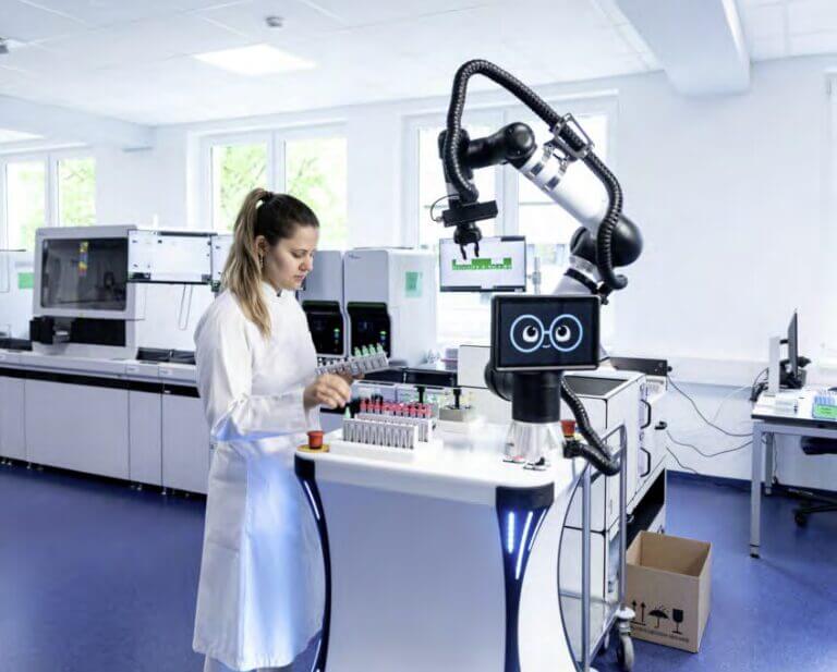 Robot di servizio: è boom globale. Cresce la domanda in trasporti, ospitalità e pulizie