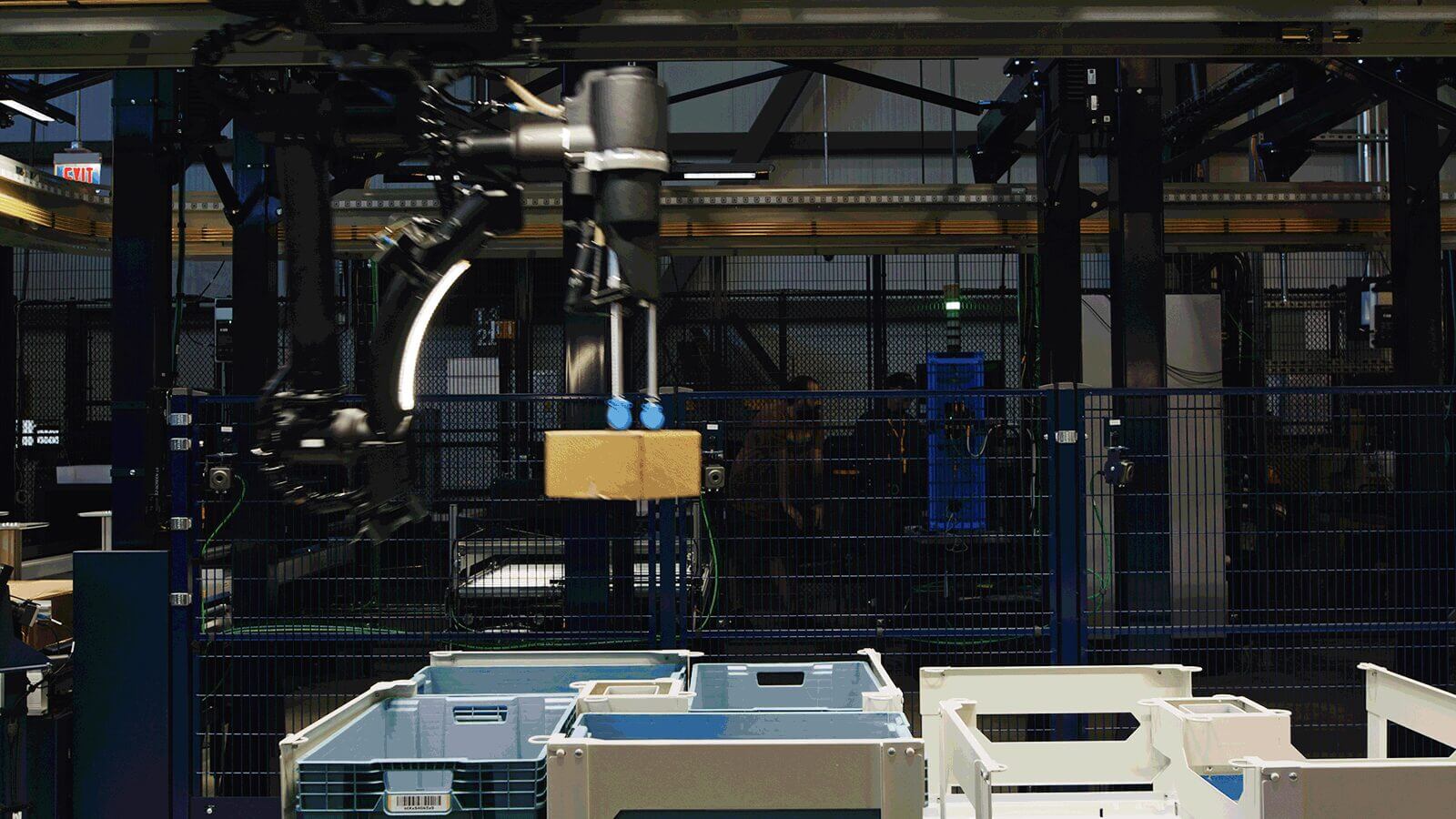 Amazon accelera sull’automazione: robot, intelligenza artificiale e realtà aumentata