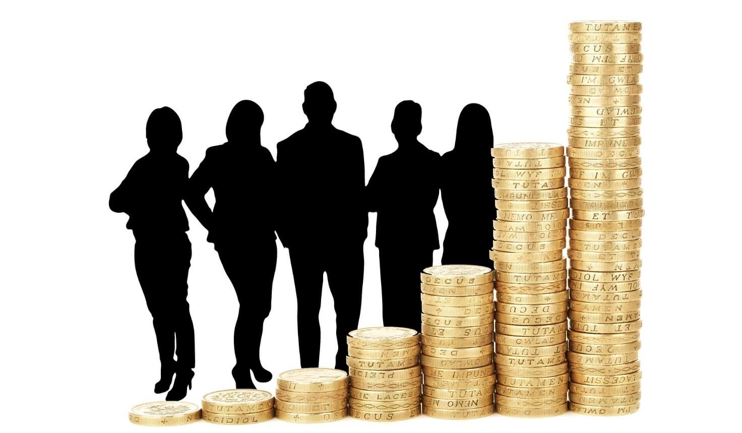 Immagine che contiene uomo, vestiti, calzature, personaIl contenuto generato dall'IA potrebbe non essere corretto.