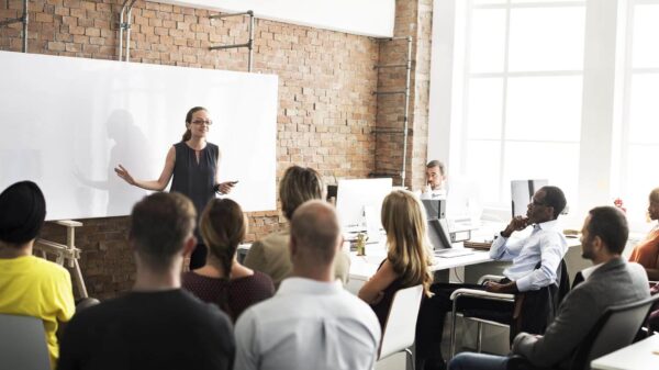 Immagine in primo piano del post: AI e agenti intelligenti nelle vendite: un nuovo modello ibrido tra umani e tecnologia