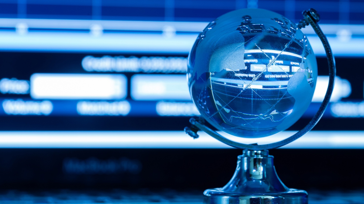 Immagine che contiene sfera, Blu cobalto, blu, vetroIl contenuto generato dall'IA potrebbe non essere corretto.