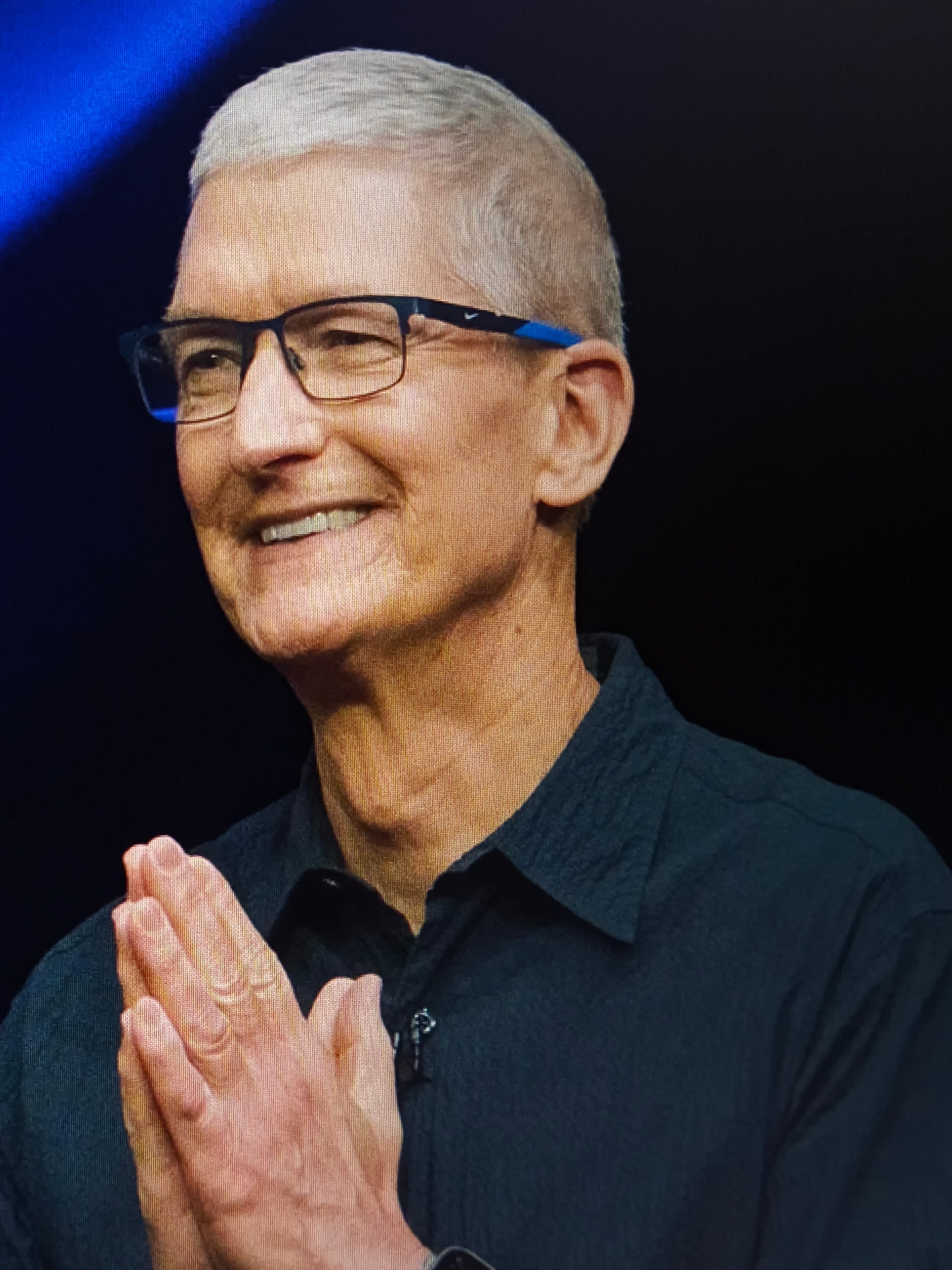 Apple Cook Ternus intelligenza artificiale