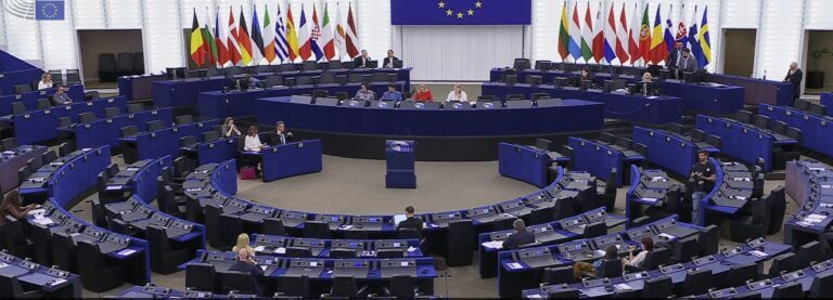 AI Act, cosa cambia con il Digital Omnibus approvato dal Parlamento Ue