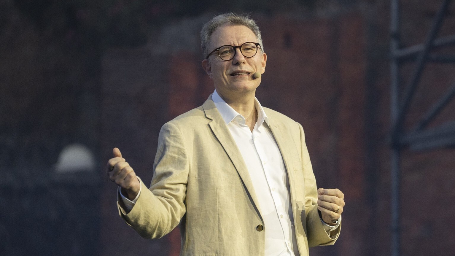 Luciano Floridi al Teatro Grande degli Scavi di Pompei, nel luglio scorso, per la terza edizione di Orbits – Dialogues with Intelligence