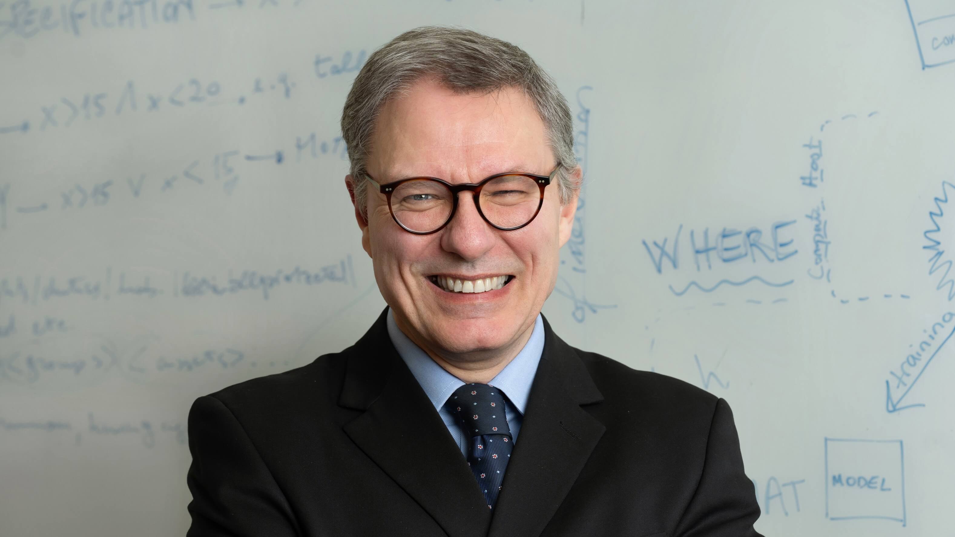 Luciano Floridi, filosofo di fama mondiale, saggista, docente accademico e direttore del Digital Ethics Center presso la Yale University
