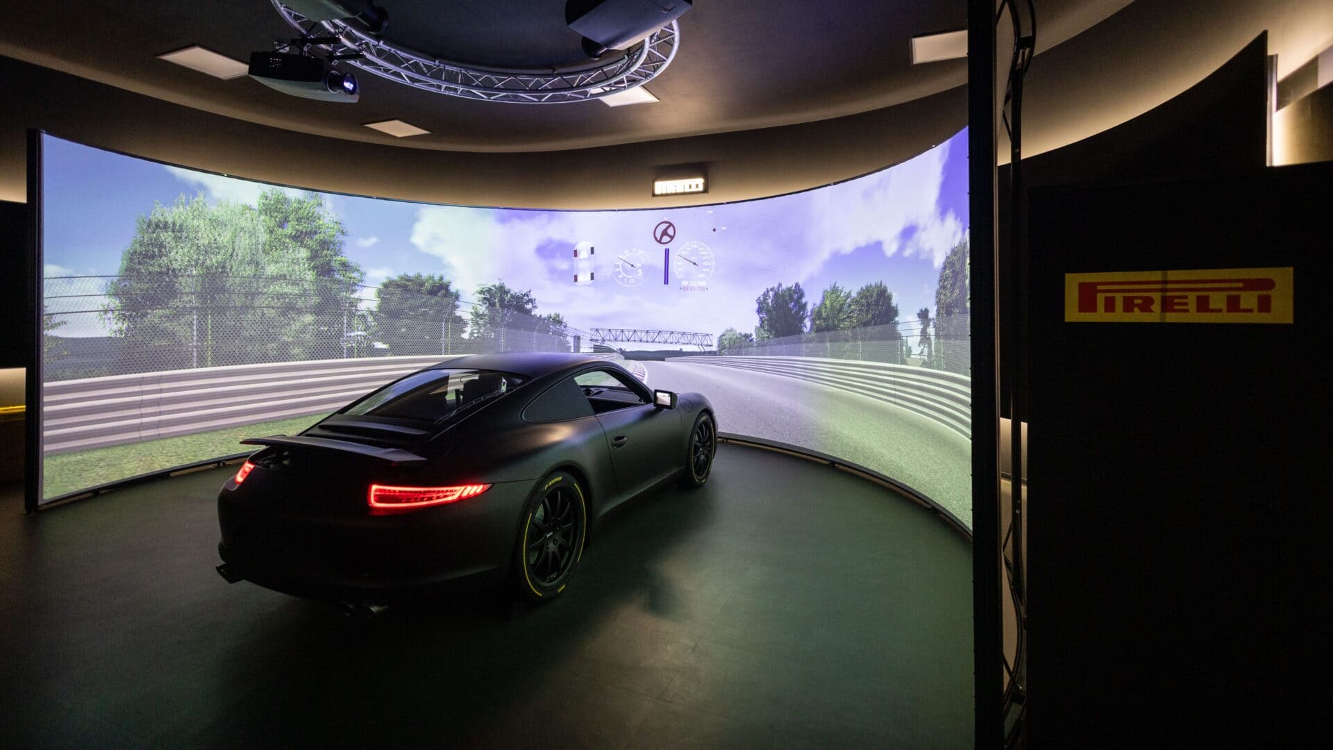 Il simulatore hi-tech del centro Ricerca e sviluppo di Pirelli a Milano